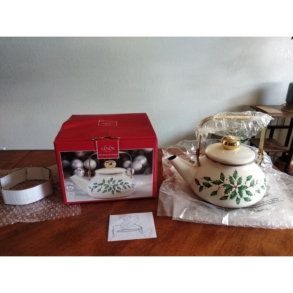 New Lenox Holiday Tea Kettle Enamel on Steel 1.8 qt Holly Berry Christmas Winter